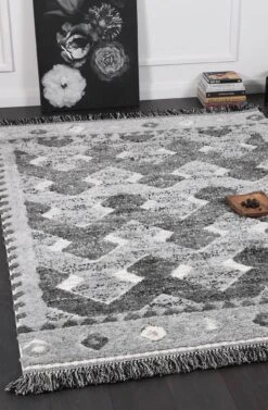 Smut Tribal Carved Lines Cream Rug