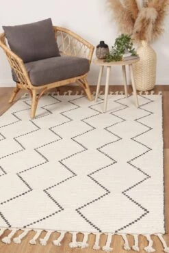 Leilani Diamond Tassel Cream Rug